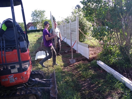 Maçonnerie paysagère / Photo 2  - Installation d'une clôture